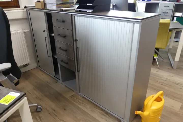 Sideboard ohne Inhalt